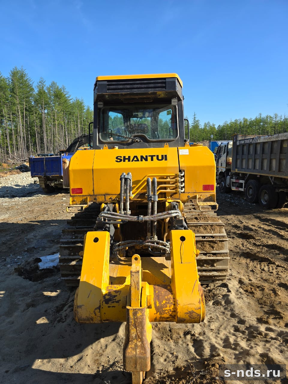 Бульдозер гусеничный SHANTUI SD26B3