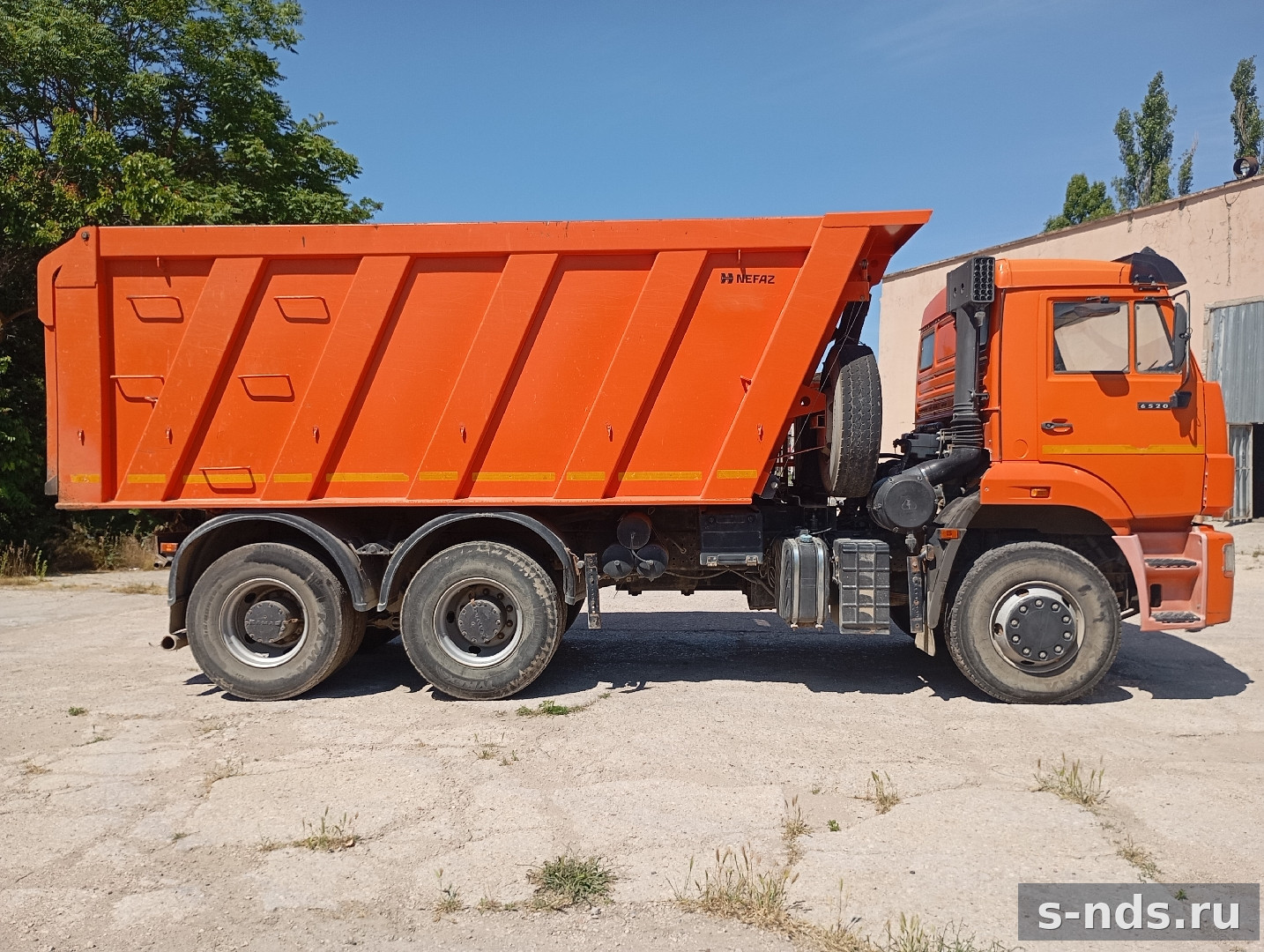 Самосвал КАМАЗ 6520-53