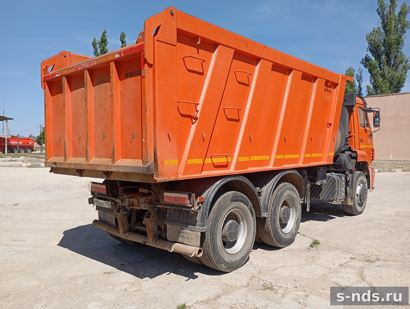 Самосвал КАМАЗ 6520-53