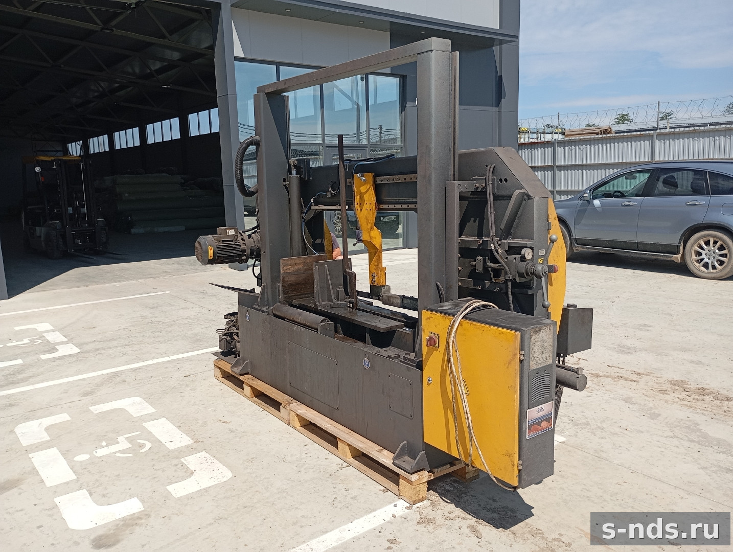 Ленточнопильный станок Bekamak BMSY 560 C