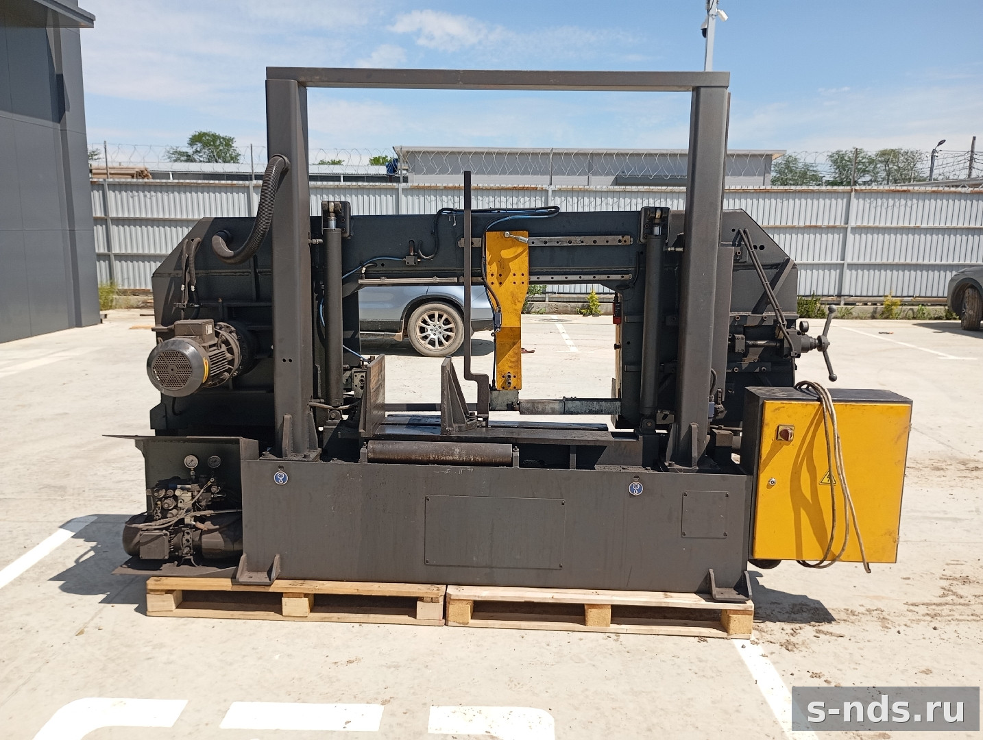 Ленточнопильный станок Bekamak BMSY 560 C