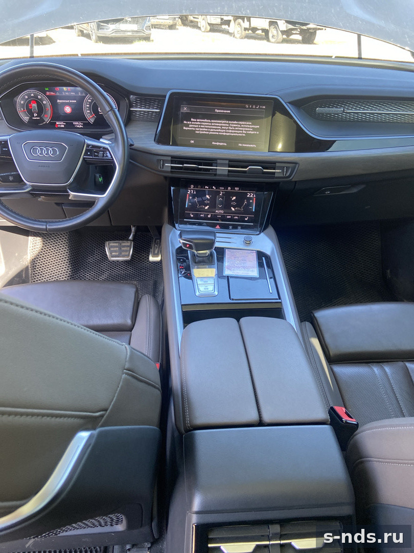 Автомобиль Audi Q6