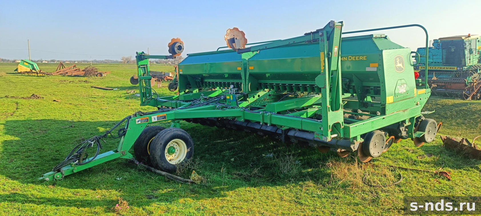 Сеялка John Deere 1590