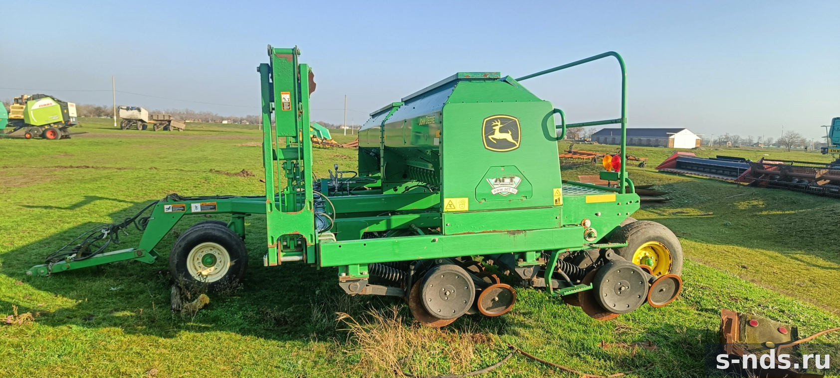 Сеялка John Deere 1590