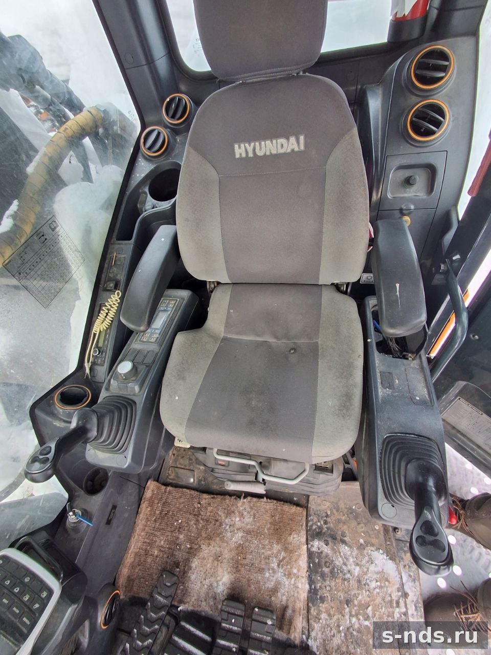 Экскаватор HYUNDAI HX520SL c гидромолотом 2022г.