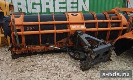 Передний поворотный отвал bucher Polyx MC42