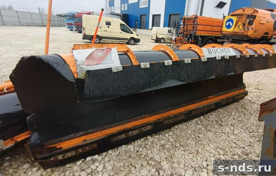 Передний поворотный отвал bucher Polyx MC42