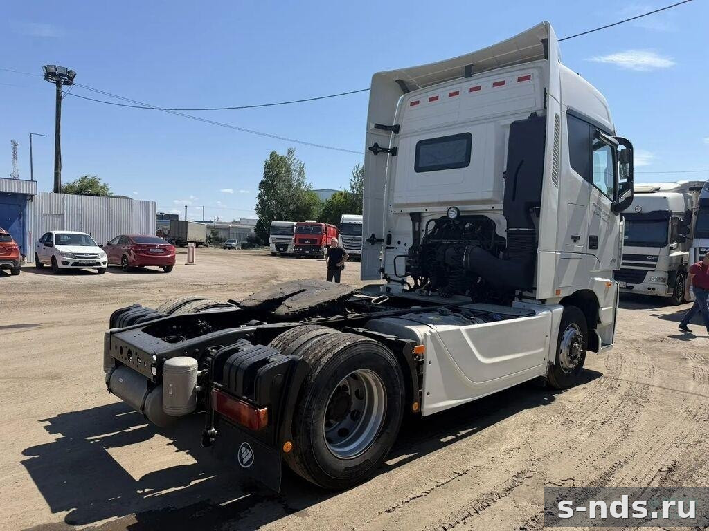 Тягач 4x2 FOTON AUMAN 2023г.
