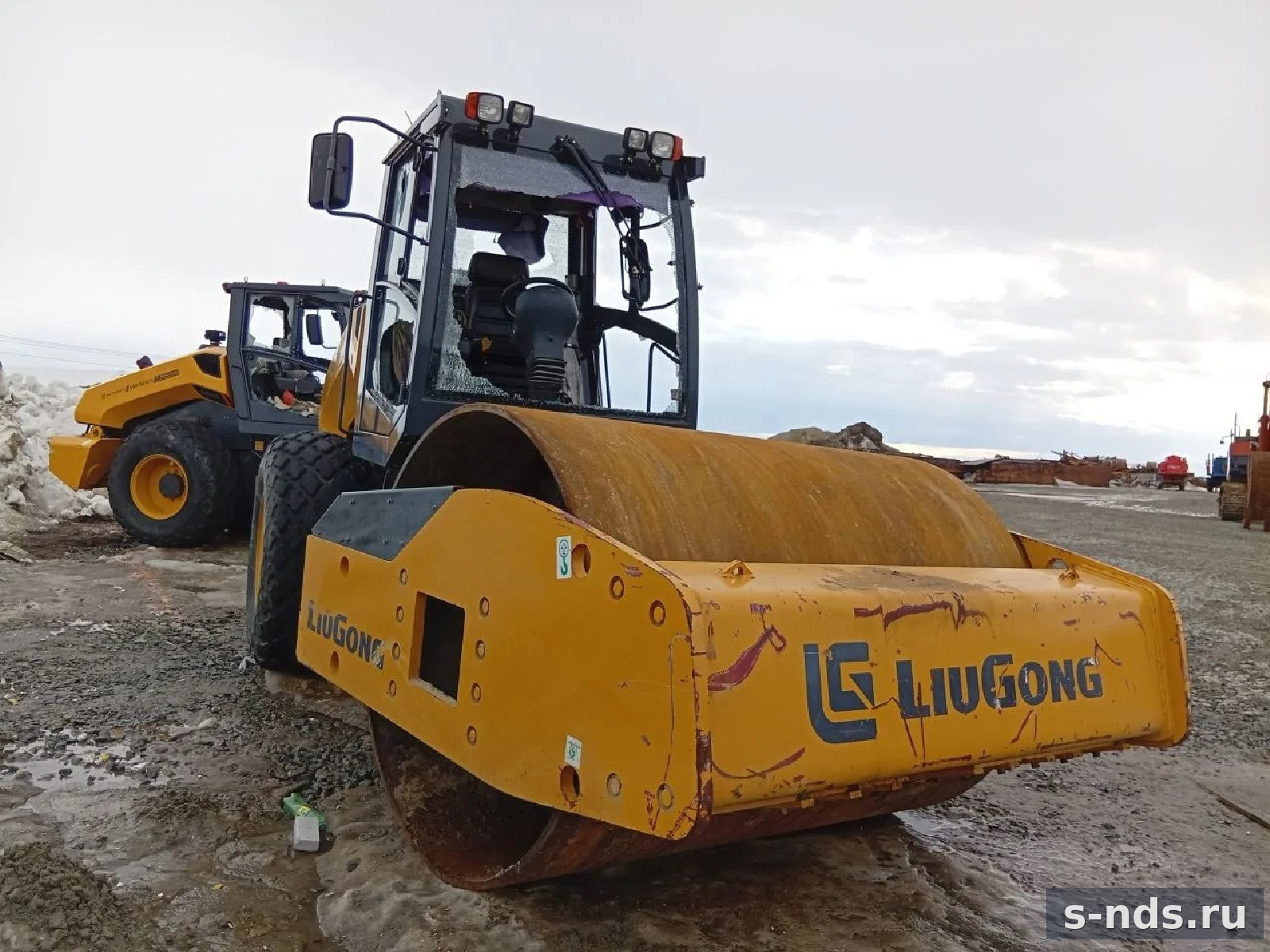 Грунтовый каток LIUGONG CLG 6616E