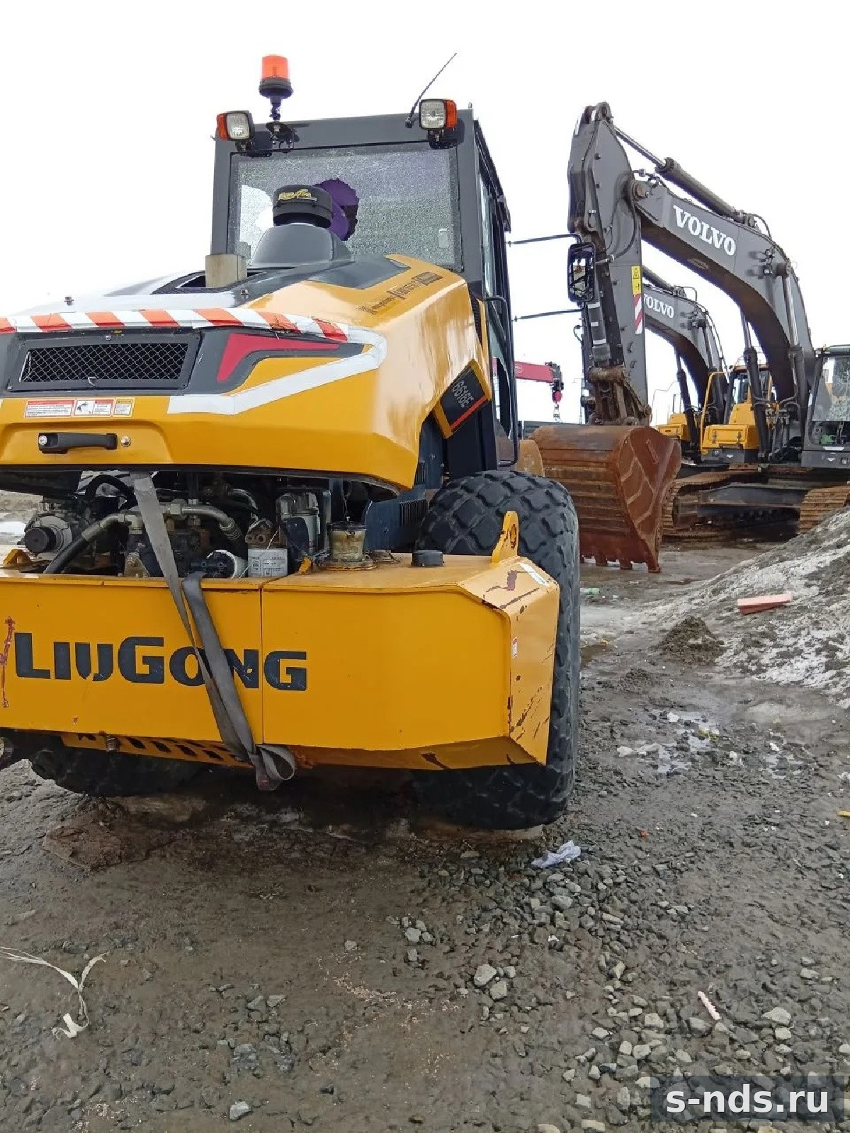 Грунтовый каток LIUGONG CLG 6616E