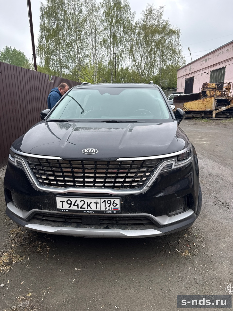 KIA Carnival Premium+ 2.2 CRDI 8AT