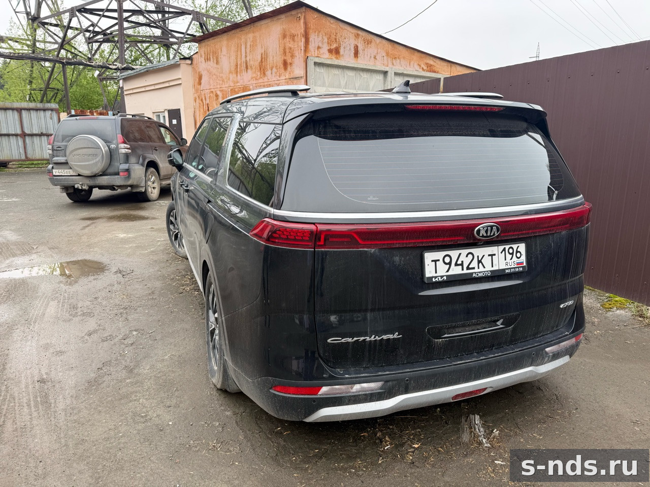 KIA Carnival Premium+ 2.2 CRDI 8AT