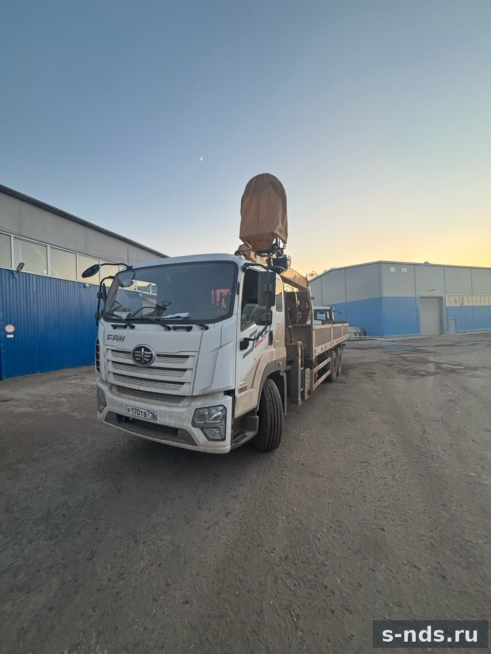 Бортовой грузовик FAW JK6 с КМУ XCMG, 2024