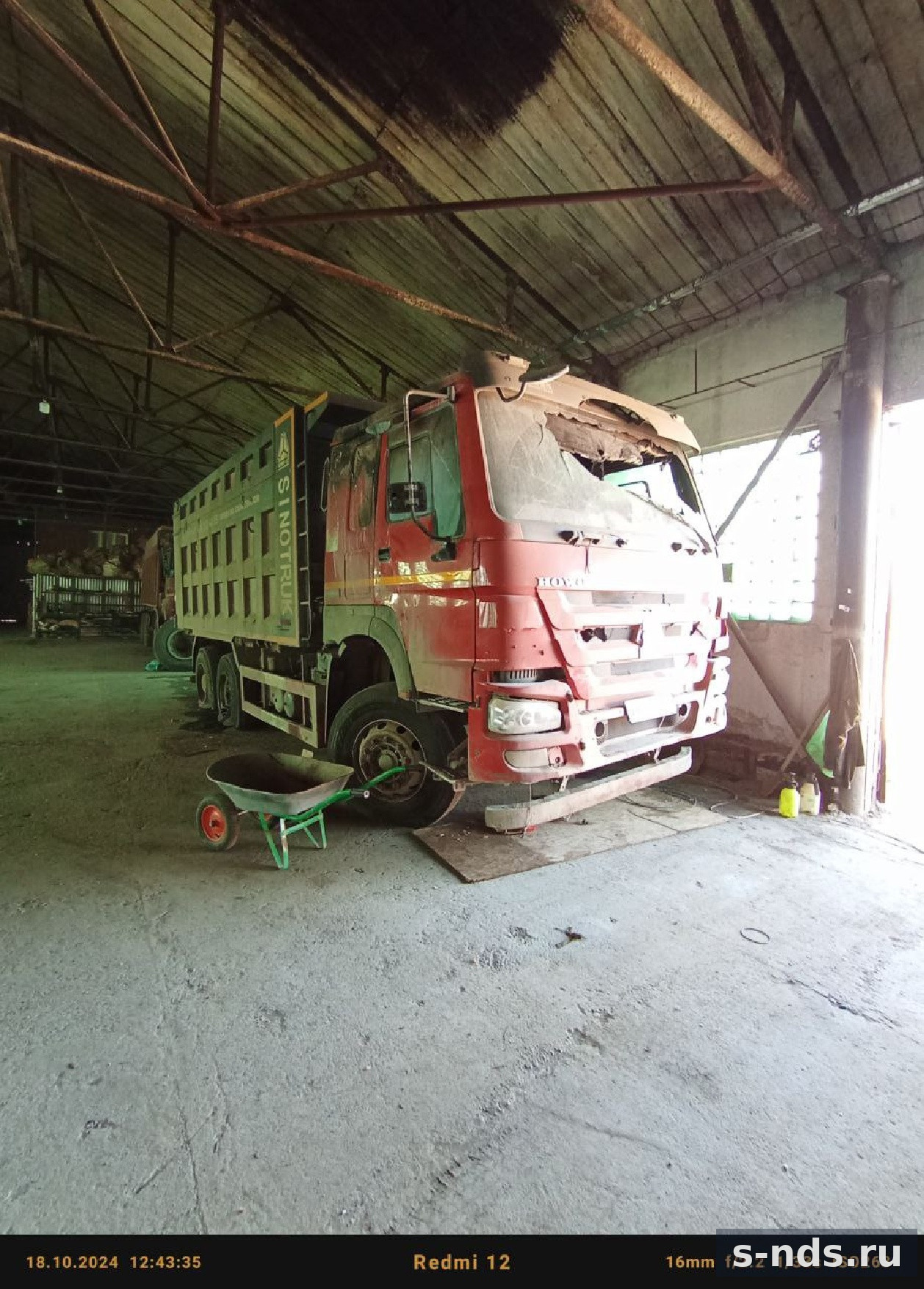 Самосвал HOWO ZZ3327S3847E