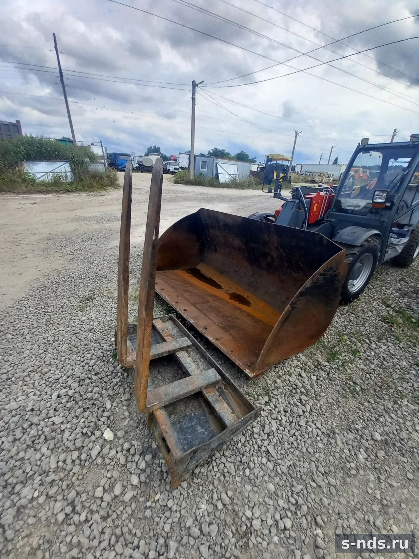 Погрузчик сельскохозяйственный