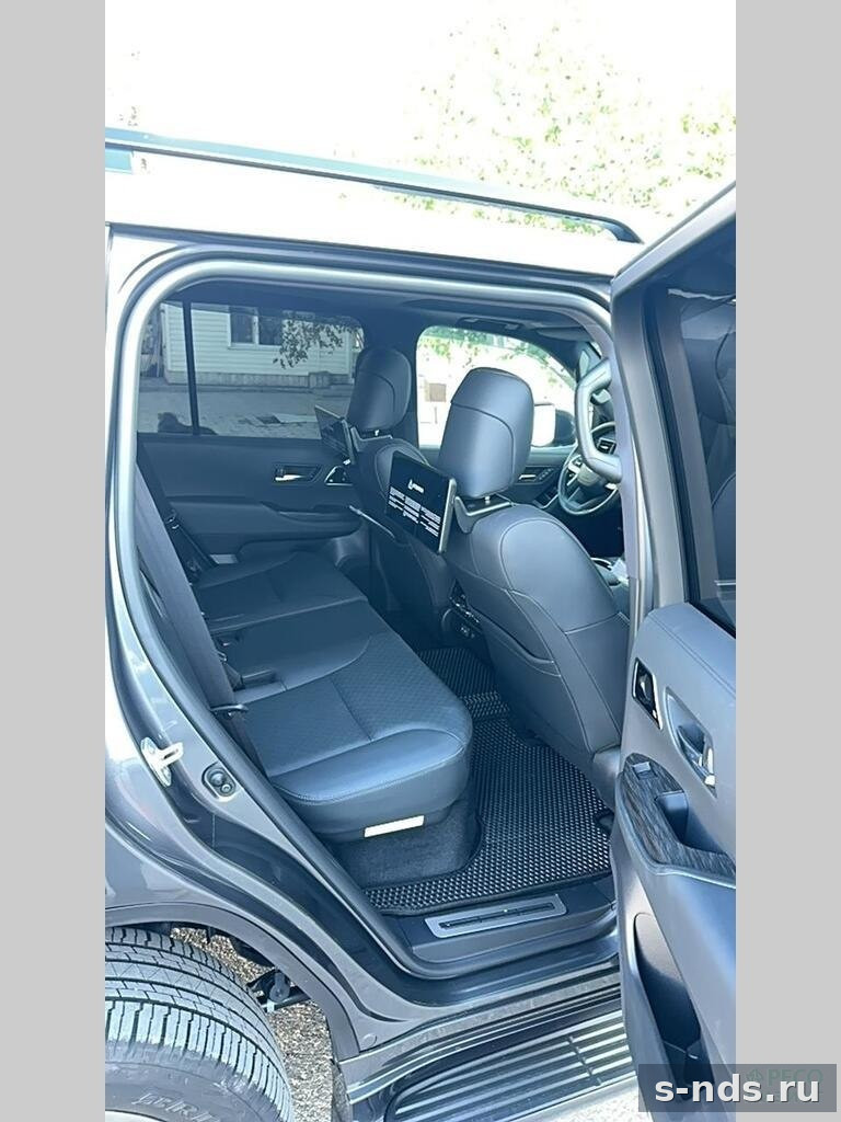 TOYOTA LAND CRUISER 300 2024г.