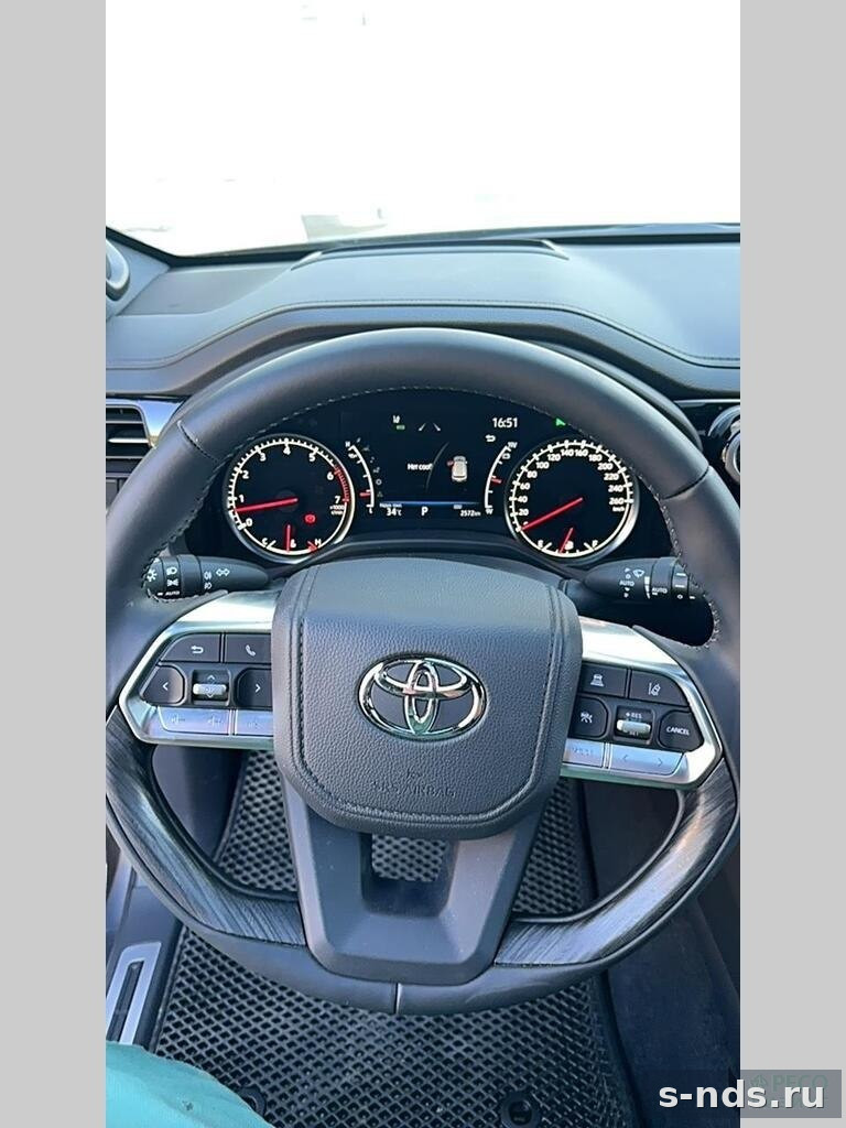 TOYOTA LAND CRUISER 300 2024г.