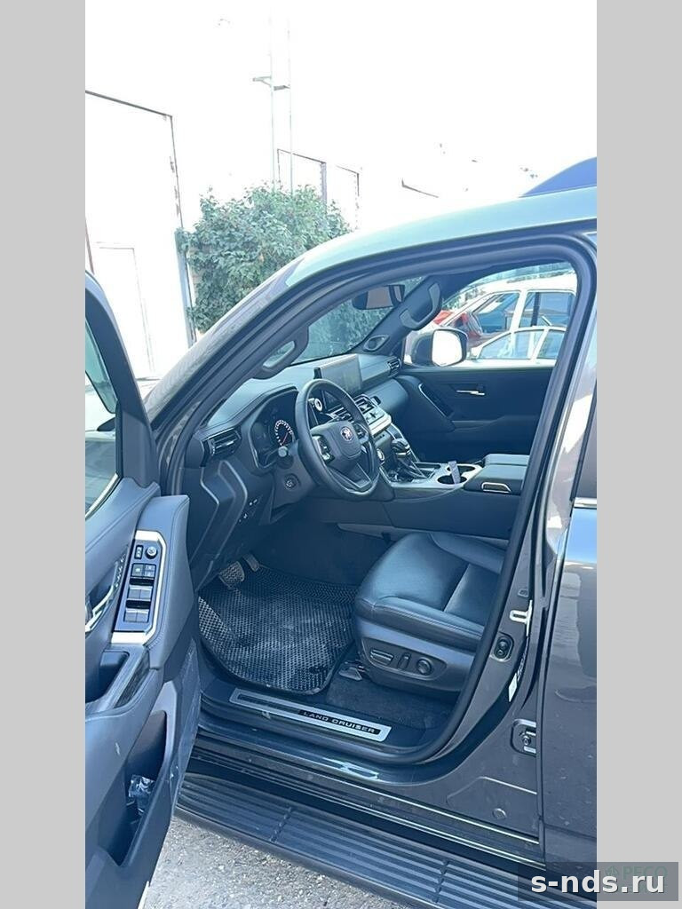 TOYOTA LAND CRUISER 300 2024г.
