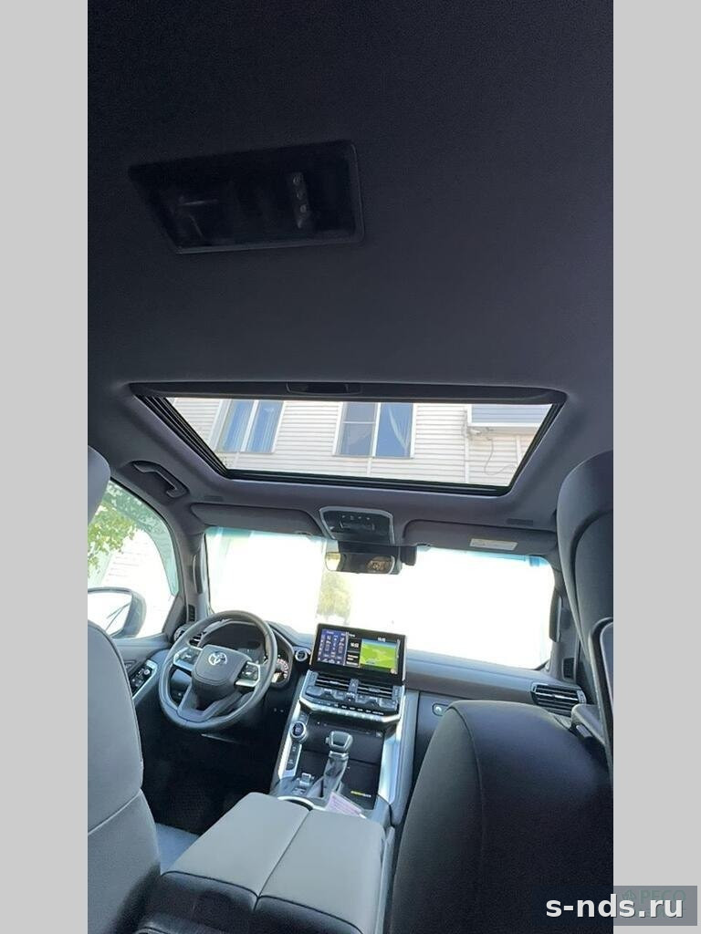 TOYOTA LAND CRUISER 300 2024г.