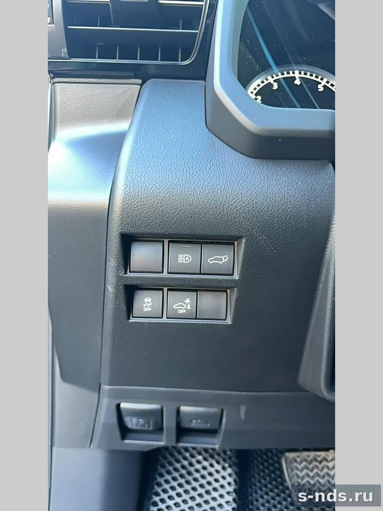 TOYOTA LAND CRUISER 300 2024г.