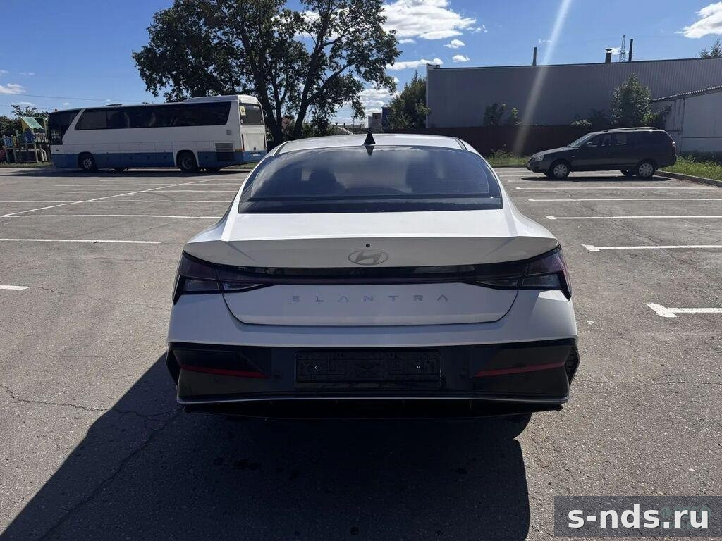 HYUNDAI Elantra 2023г.