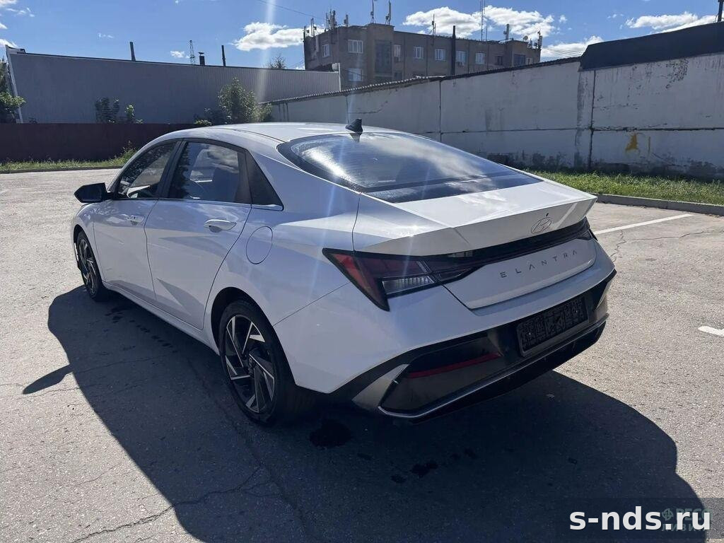 HYUNDAI Elantra 2023г.