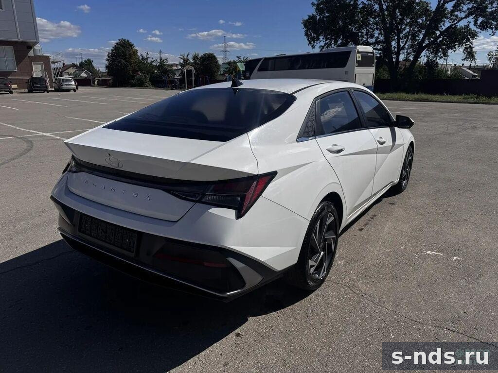 HYUNDAI Elantra 2023г.