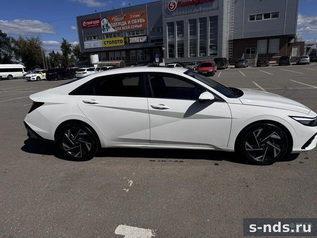 HYUNDAI Elantra 2023г.