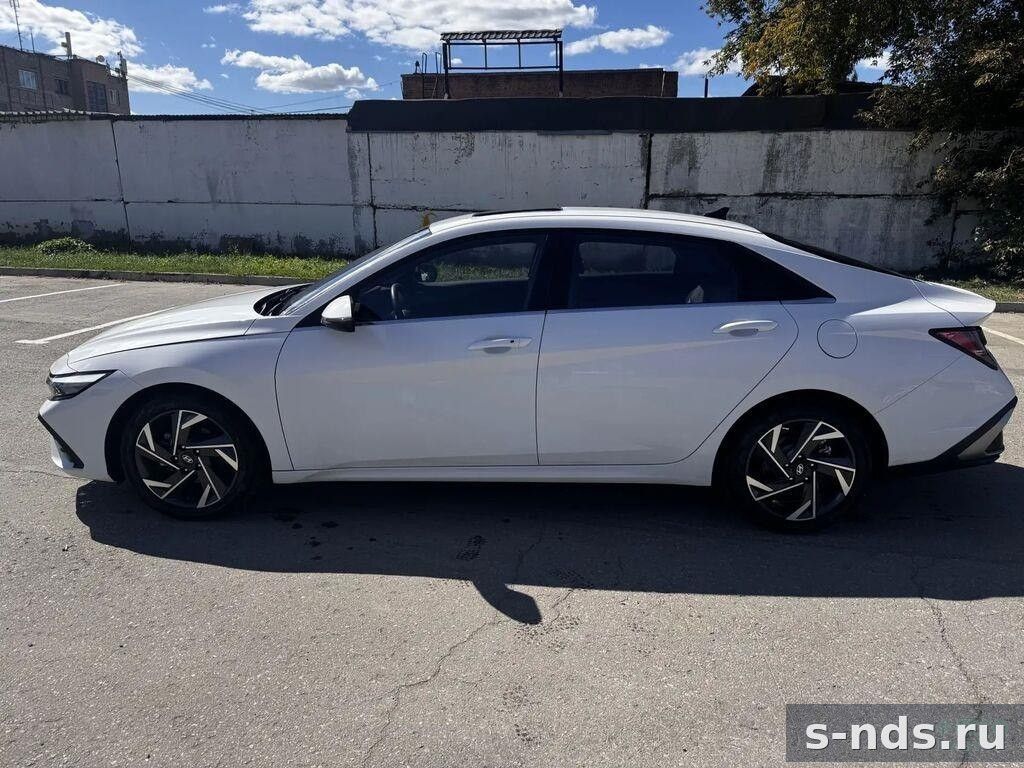 HYUNDAI Elantra 2023г.