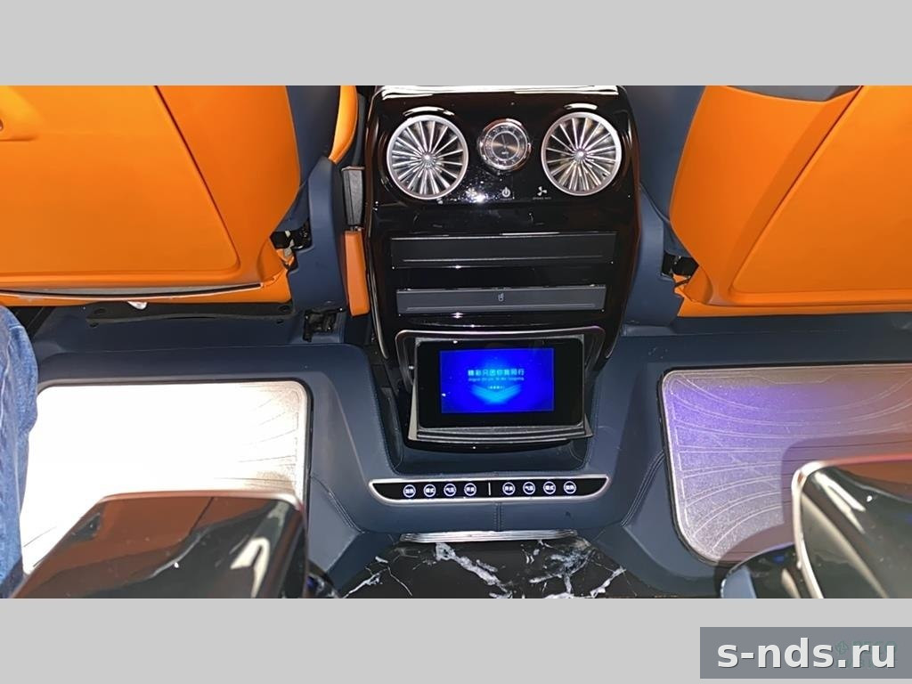 Mercedes-Benz VITO (обвес Maybach) 2023г.