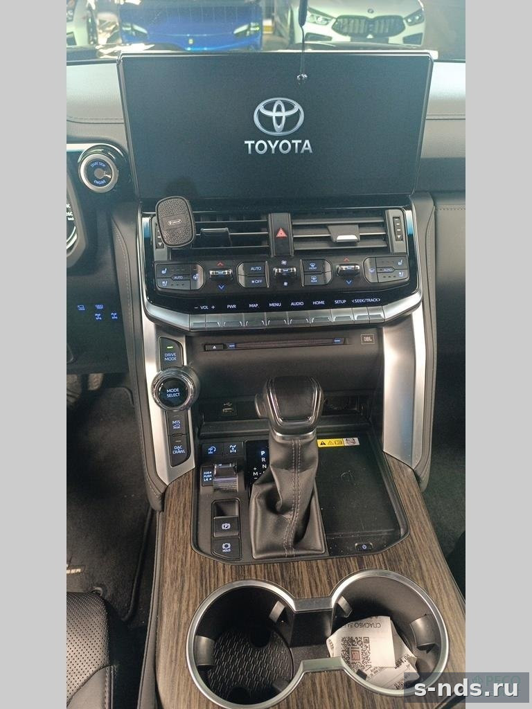 TOYOTA LAND CRUISER 300 2022г.