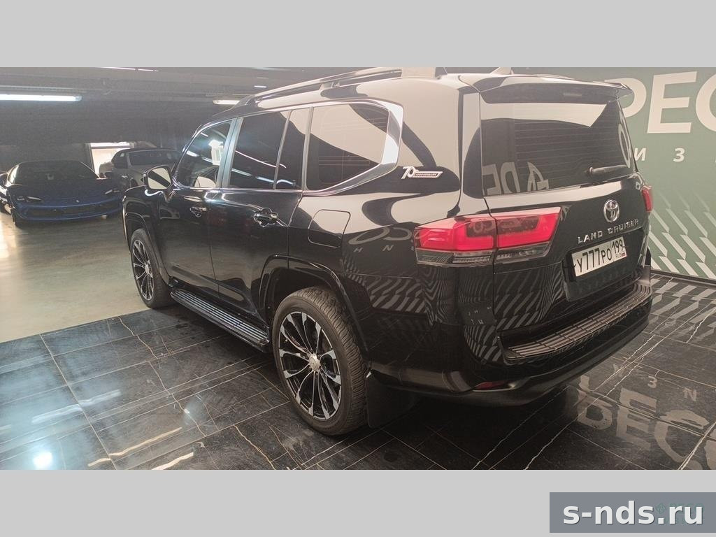 TOYOTA LAND CRUISER 300 2022г.