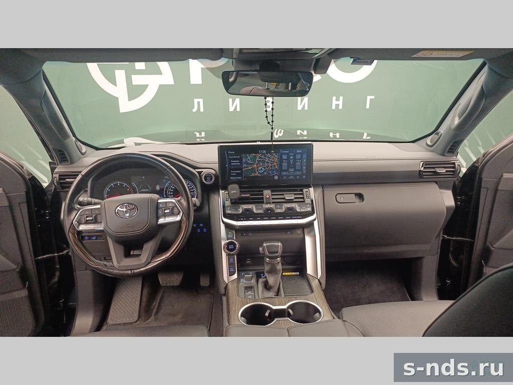 TOYOTA LAND CRUISER 300 2022г.