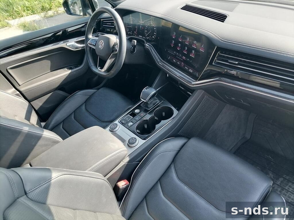 VOLKSWAGEN Touareg 2021г.