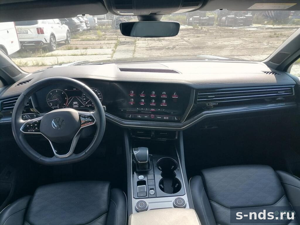 VOLKSWAGEN Touareg 2021г.