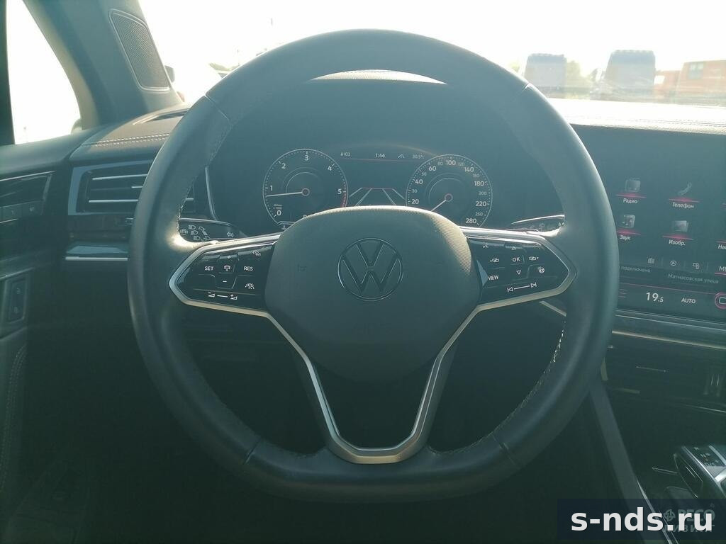 VOLKSWAGEN Touareg 2021г.