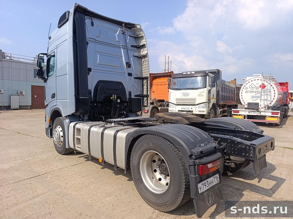 Тягач 4х2 SHACMAN SX4188YY381 2022г.