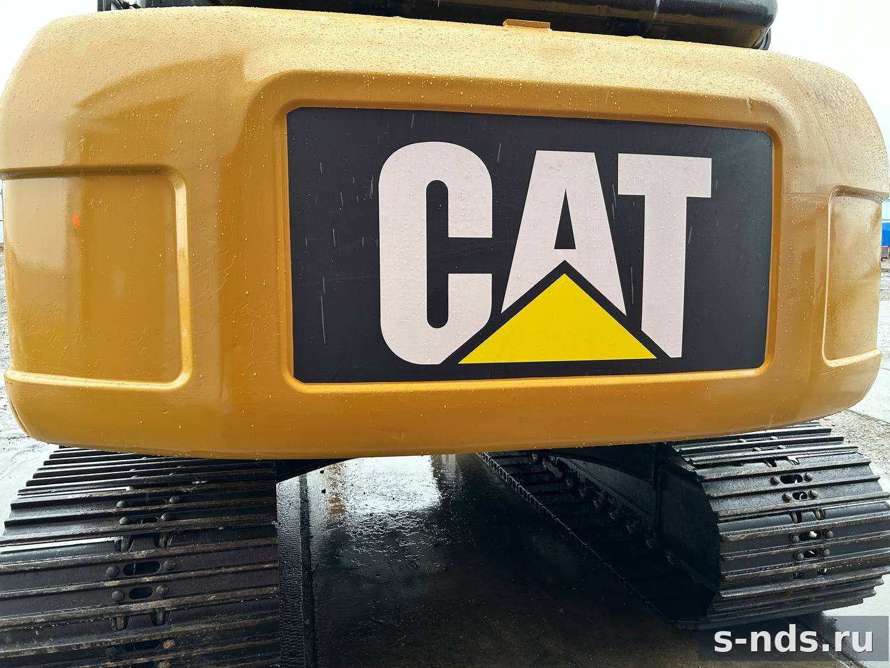 Гусеничный экскаватор CAT 320DL