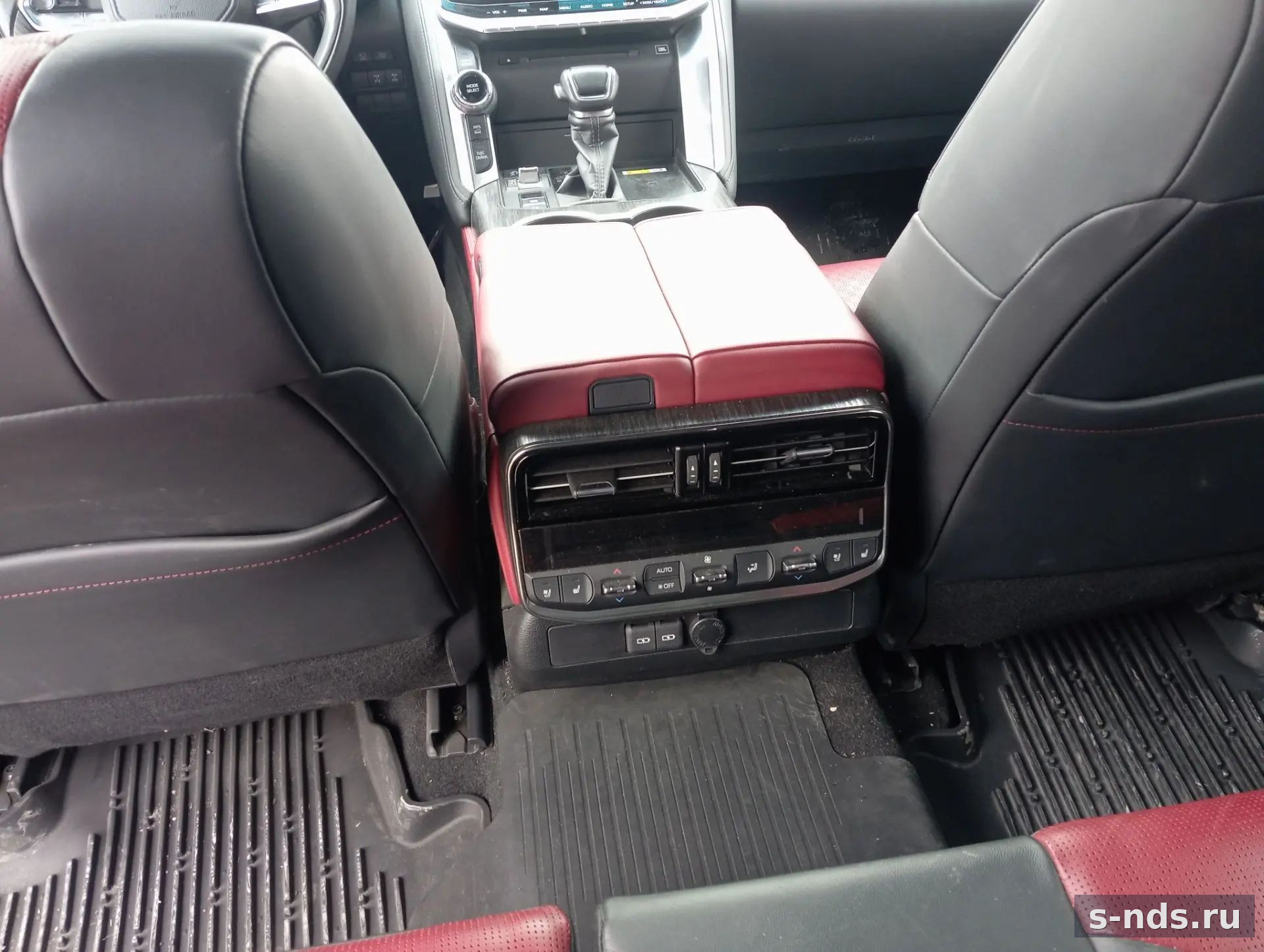 Toyota LAND CRUISER 300 2023г.