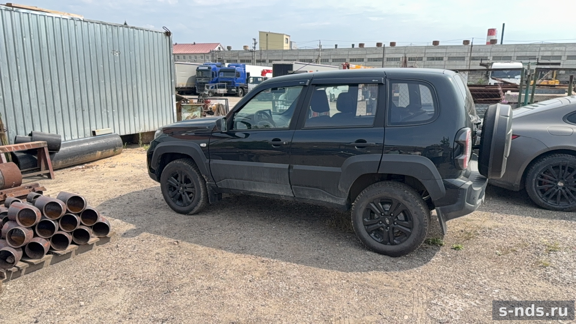 Lada Niva Travel