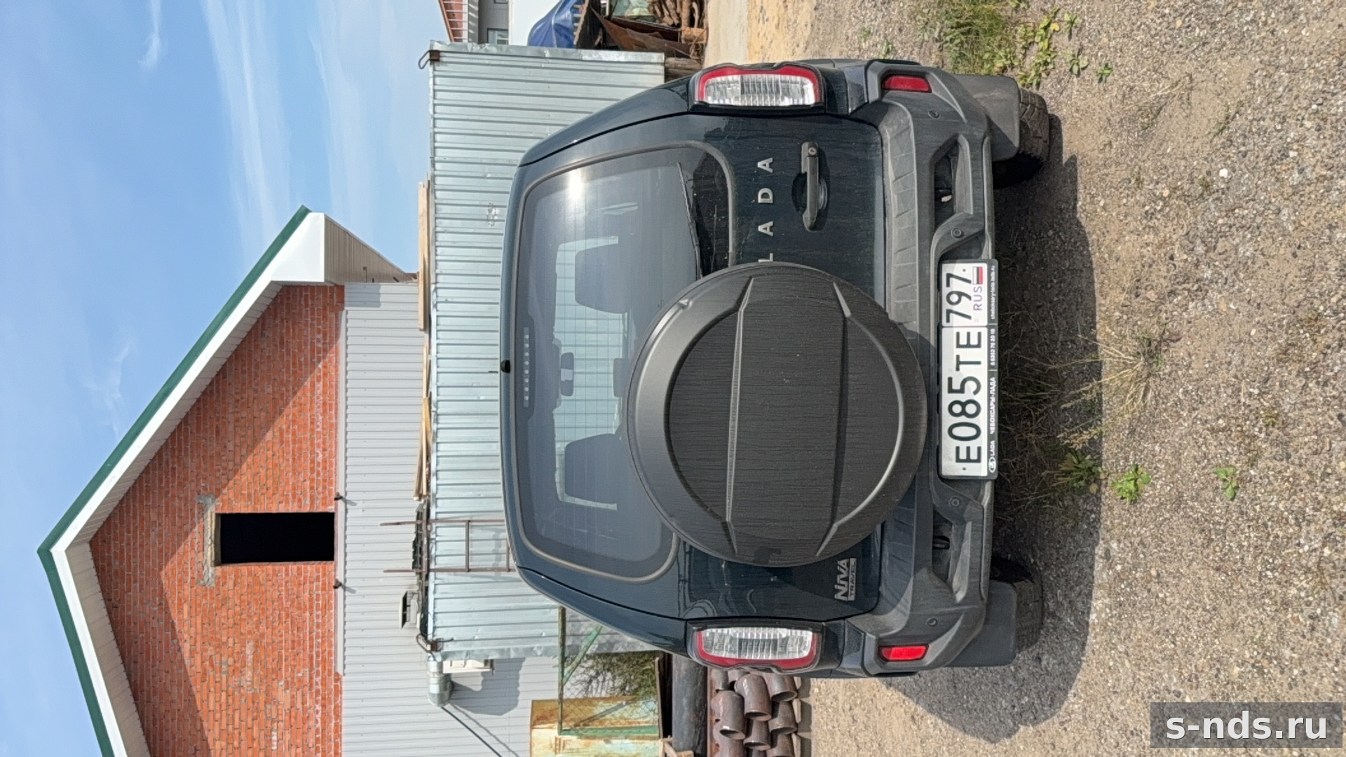 Lada Niva Travel