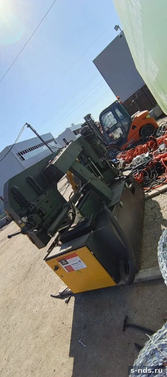 Ленточнопильный полуавтоматический станок BEKA- MAK BMSY 440 DGH