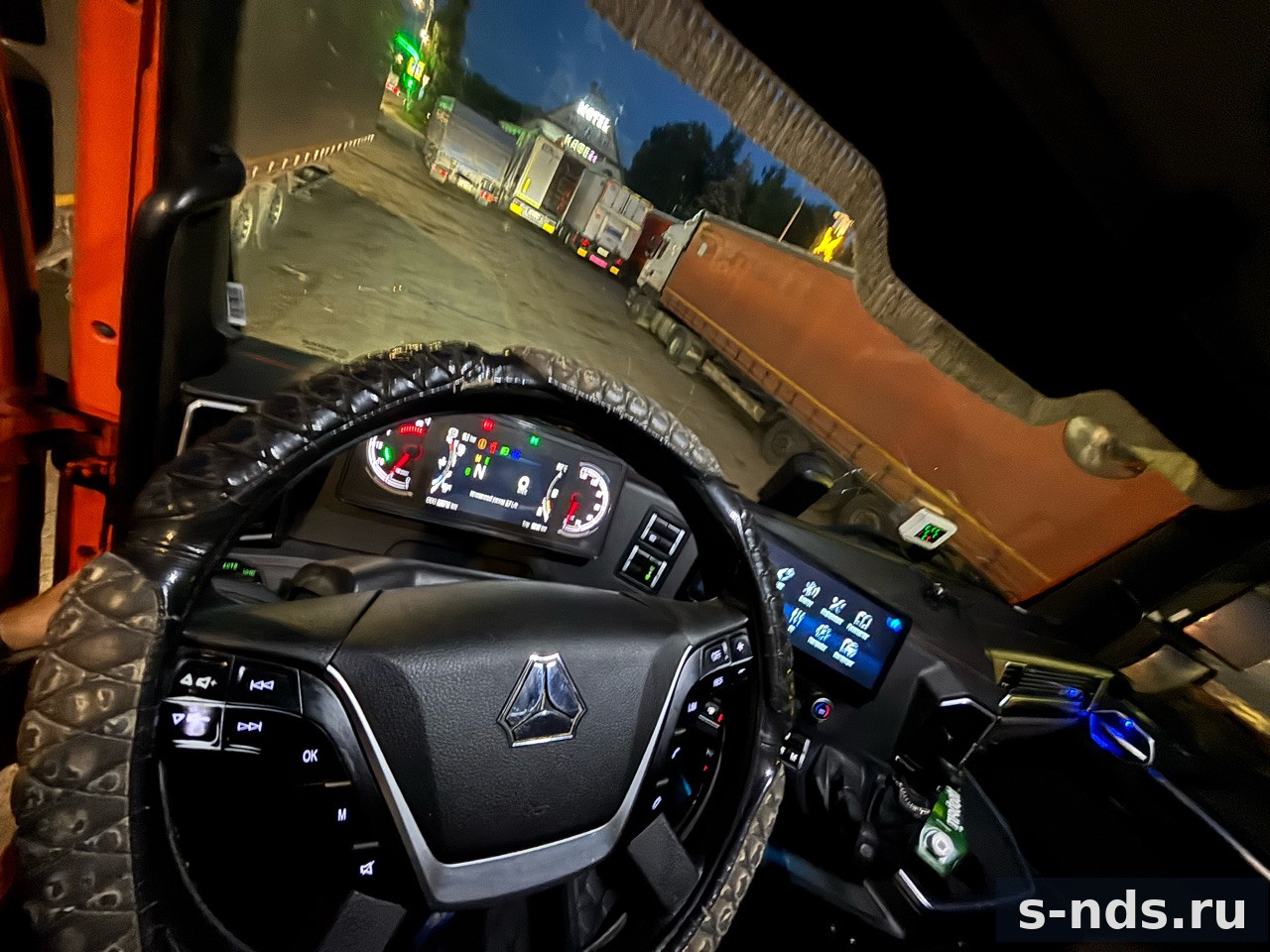 Седельный тягач SITRAK C7H MAX