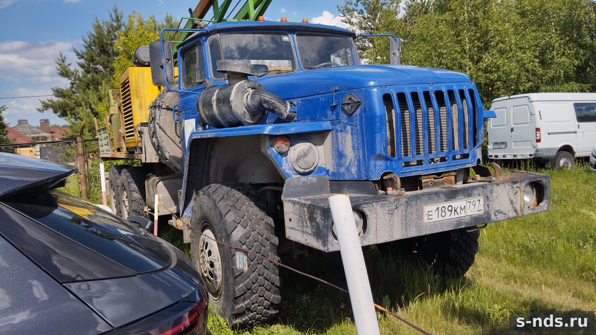 Буровая установка на шасси Урал 5493U3