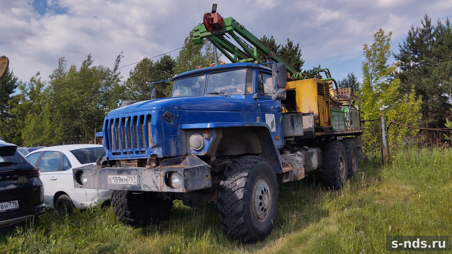 Буровая установка на шасси Урал 5493U3