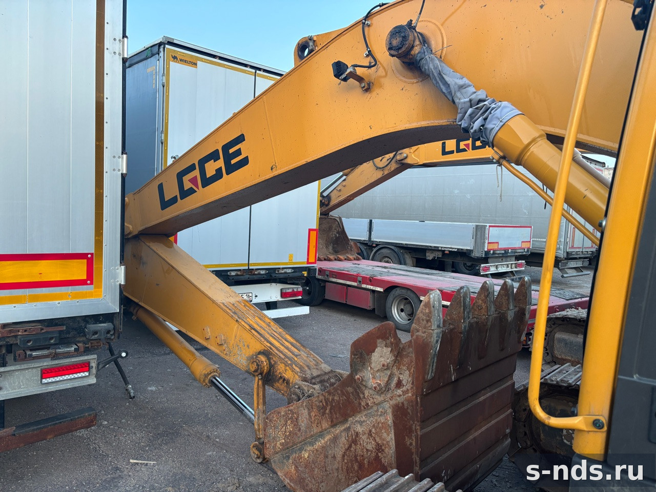 Гусеничный экскаватор LGCE (SDLG) E6215FLC, 2023