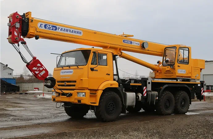 Автокран 25 тонн на строительной площадке, покупка для юридических лиц
